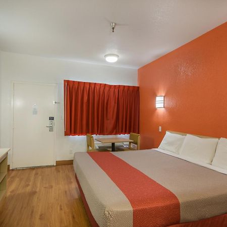 Americas Best Value Inn & Suites Хамбл Экстерьер фото