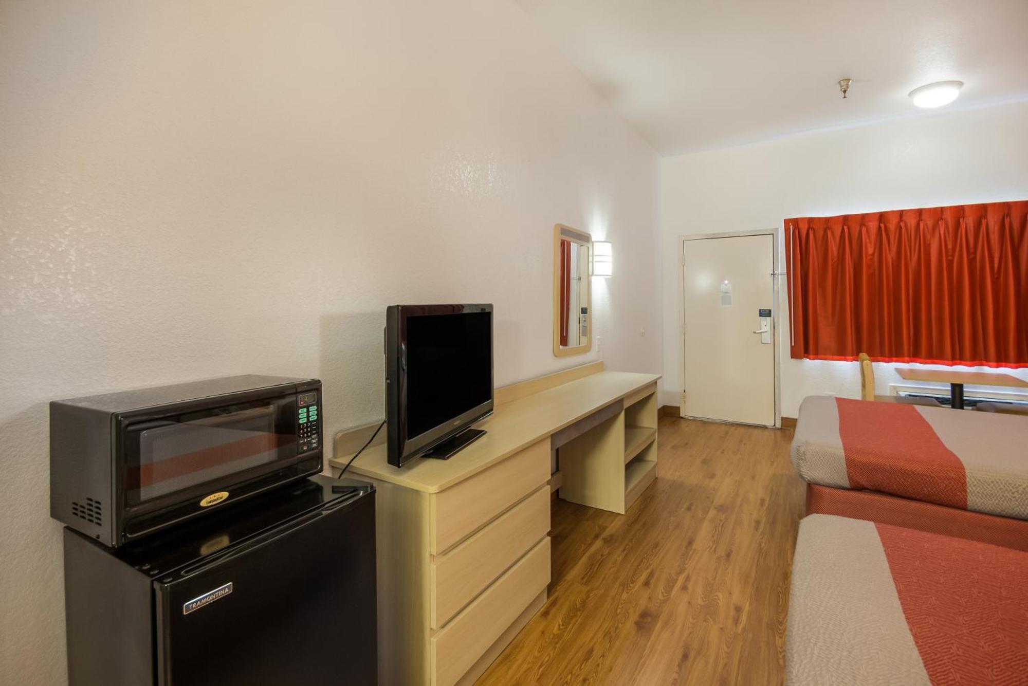 Americas Best Value Inn & Suites Хамбл Экстерьер фото